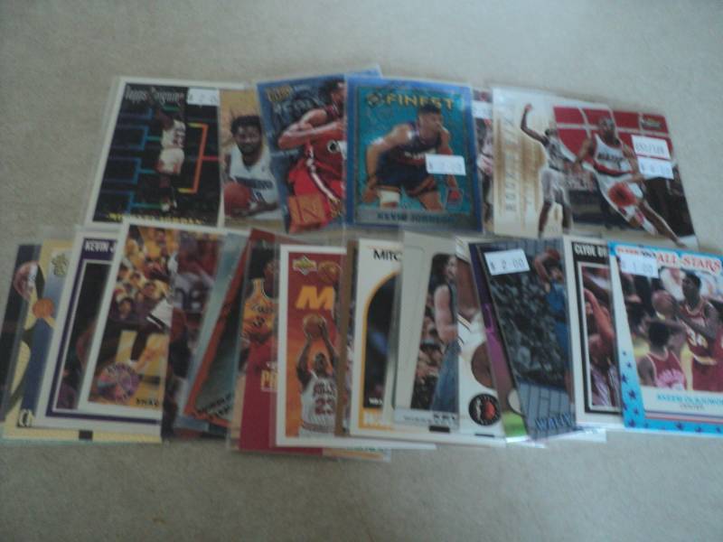 lot 84 image: 25 Basketball Star Cards...