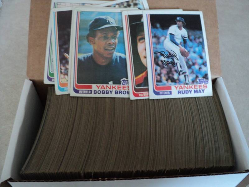 lot 89 image: Box 1982 Topps Baseball Cards...