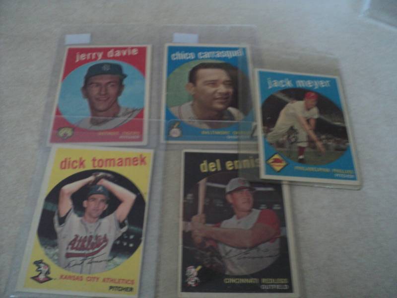 lot 106 image: 5 1959 Topps Baseball Cards...