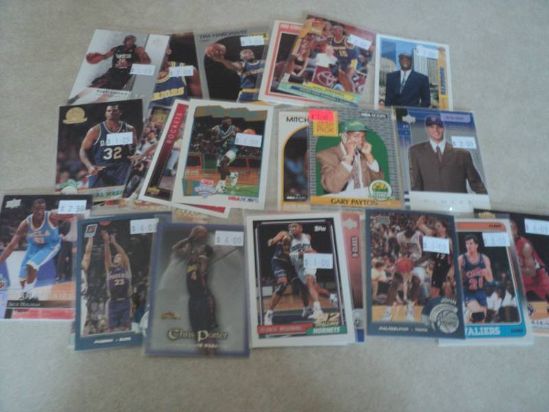 lot 131 image: 25 Basketball Rookie Cards...