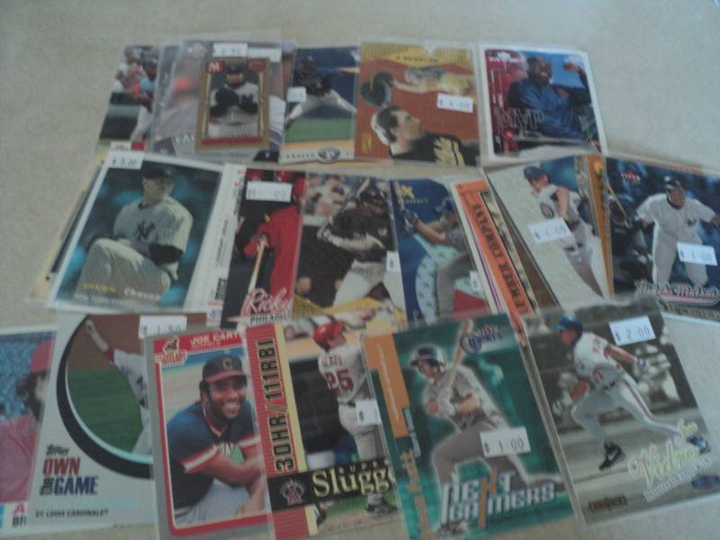 lot 132 image: 25 Baseball Star Cards...