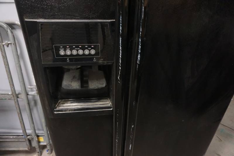 lot 1 image: Whirlpool Model ED2FHEXSB04 21.8 Cubic Foot Side By Side Refrigerator Freezer