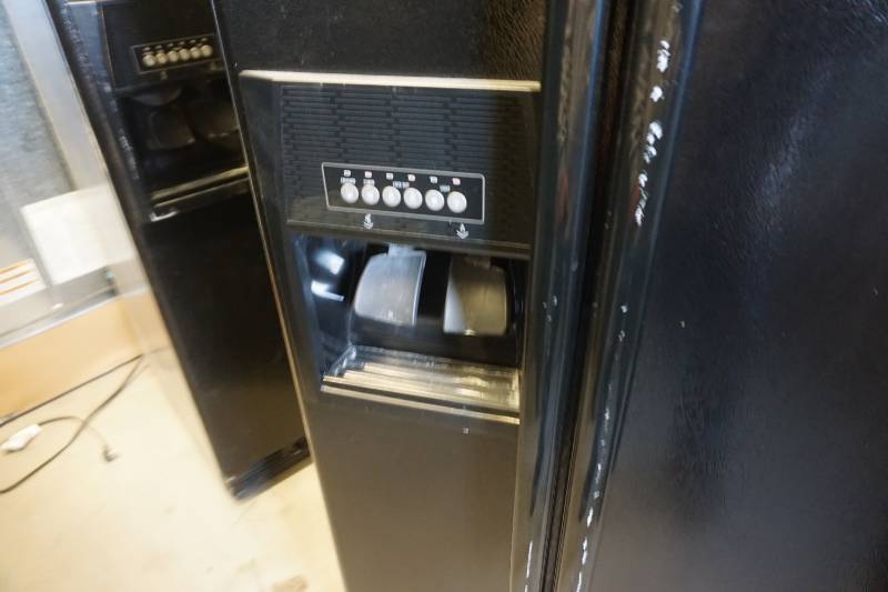 lot 8 image: Whirlpool Model ED2FHEXSB04 21.8 Cubic Foot Side By Side Refrigerator Freezer