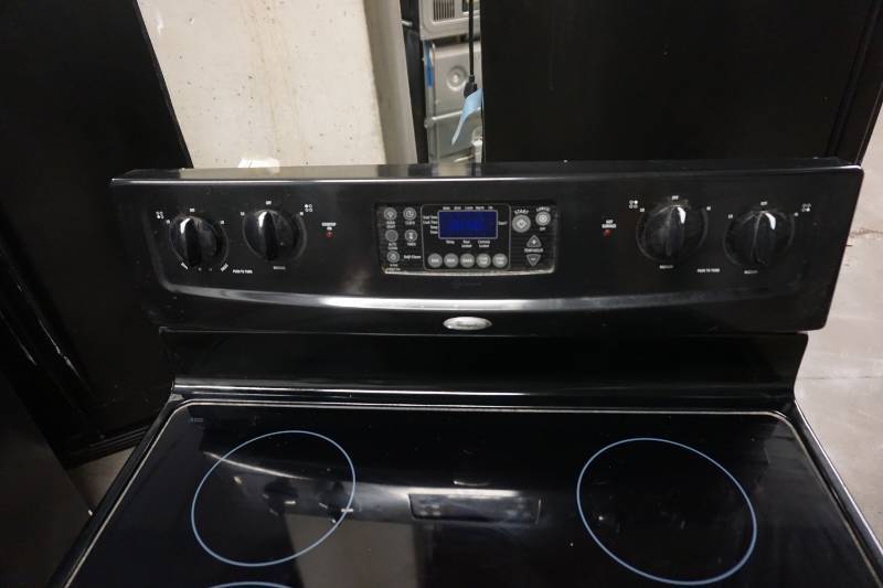 lot 14 image: Whirlpool Electric RangeStove With Under Counter Mount Fan
