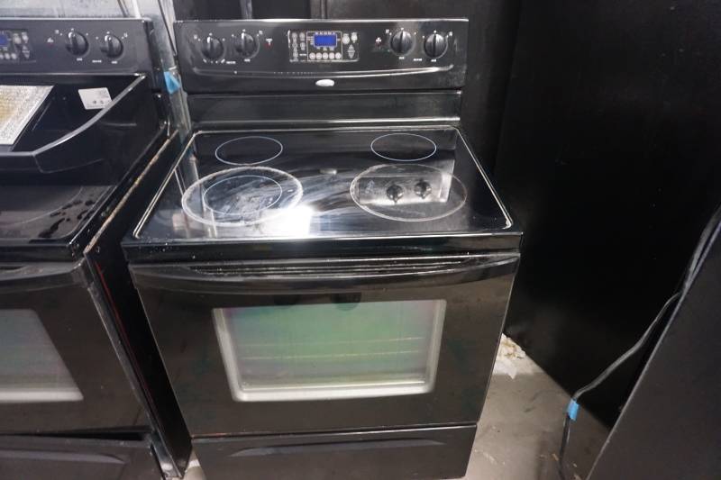 lot 15 image: Whirlpool Electric RangeStove With Under Counter Mount Fan
