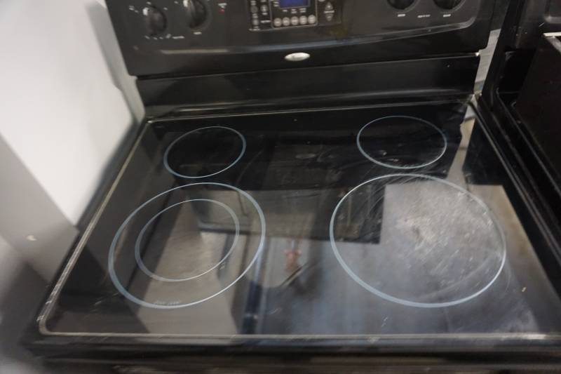 lot 18 image: Whirlpool Electric RangeStove With Under Counter Mount Fan