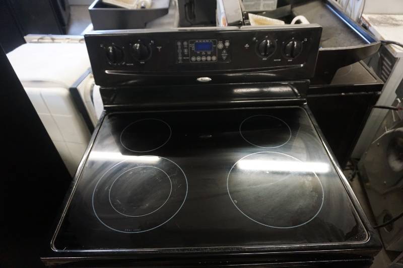 lot 19 image: Whirlpool Electric RangeStove With Under Counter Mount Fan