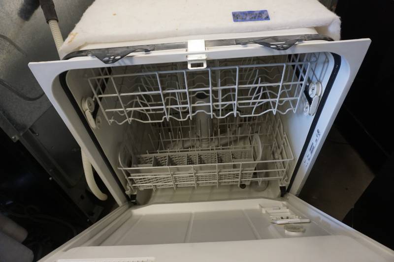 lot 35 image: Whirlpool Model DU850SWP83 Dishwasher