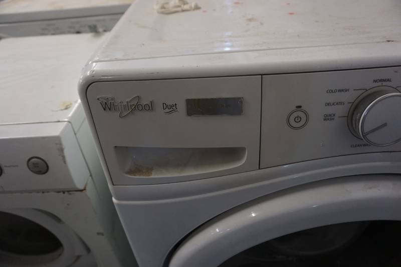 lot 39 image: Whirlpool Duet High Efficiency Direct Drive Cloths Washer