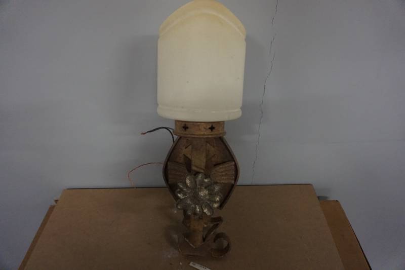 lot 151 image: Antique Brass Metal Wall Sconce Light Fixture