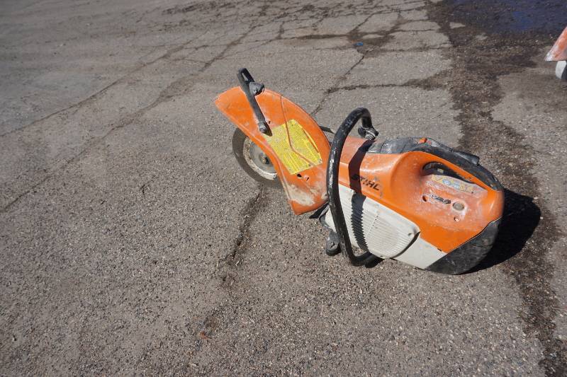 lot 21 image: Stihl Model TS420 Gas Powered Chop Saw