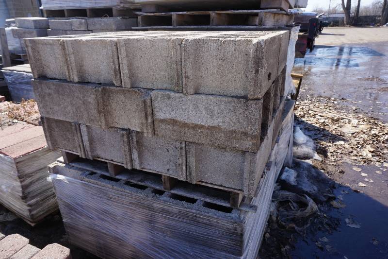 lot 37 image: 2 Full Pallets of Construction Cinder Blocks