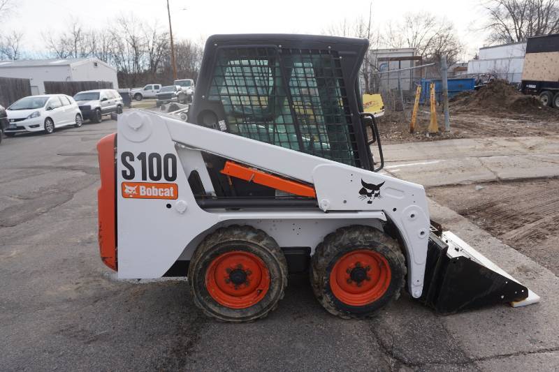 lot 1 image: 2011 Bobcat Model S100 Skid Loader Skid Steer