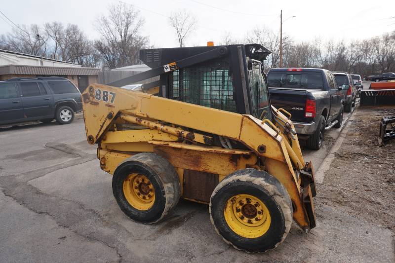 lot 2 image: Late 1990s John Deere 8875 Skid Loader Skid Steer