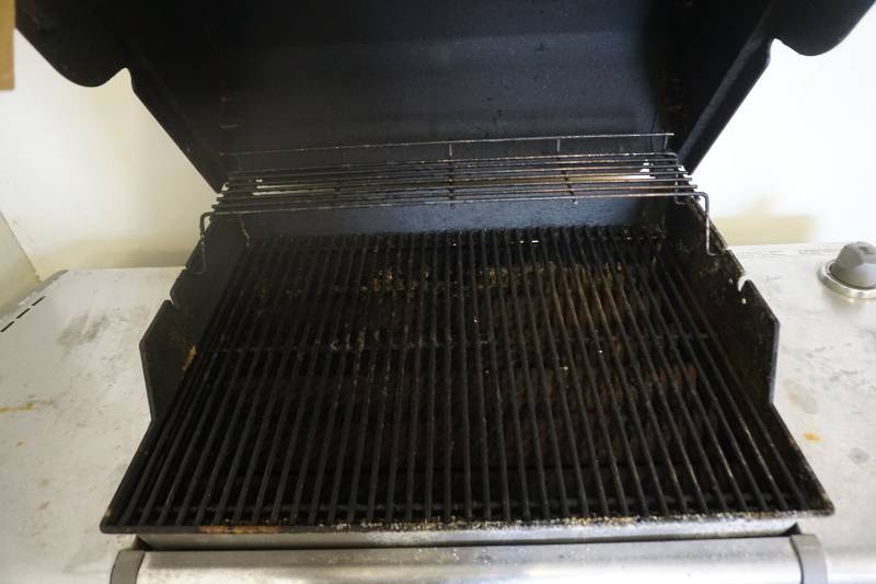 lot 29 image: Weber Genesis 3 Burner Gas Grill