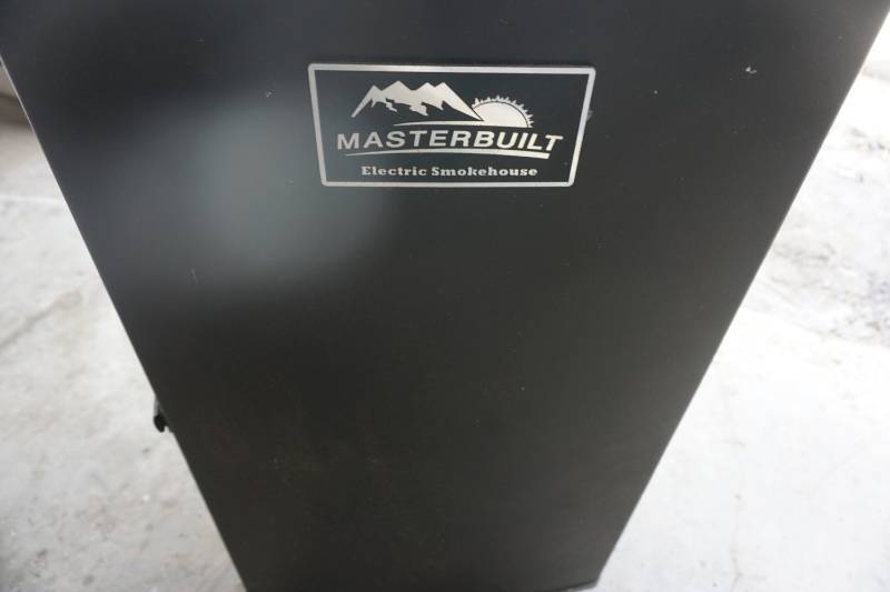 lot 31 image: Masterbuilt Model 20070910 30 Digital Smoker