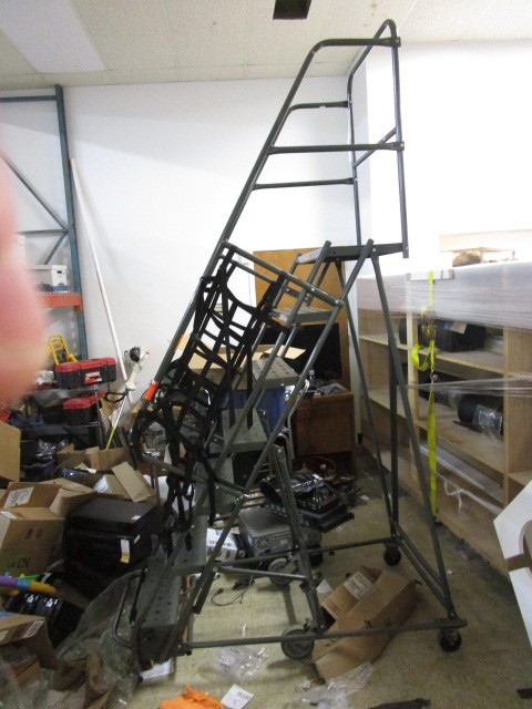 ROLLING STAIRCASE