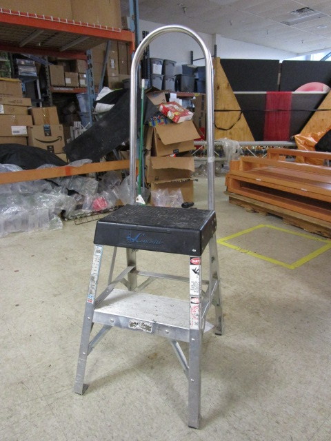 STEP STOOL WITH WHEELS