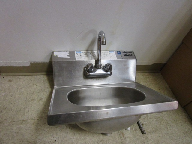 STAINLESS STEEL HANDWASH SINK