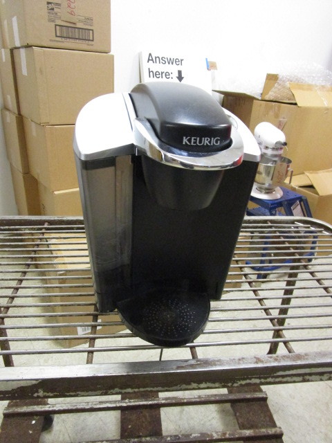 KEURIG COFFEE MAKER