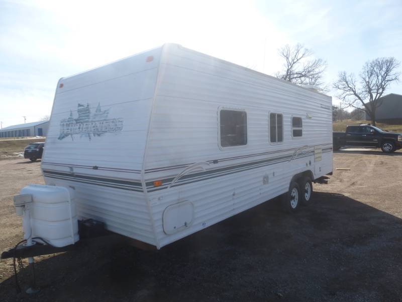 lot 8 image: 2000 Fleetwood Camper