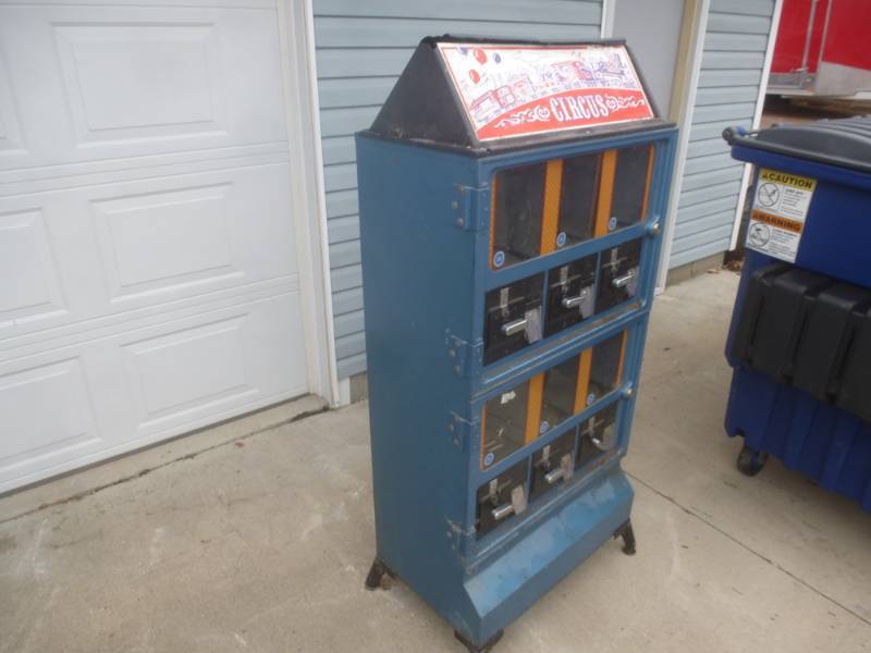 lot 14 image: Circus Peanut Vending Machine