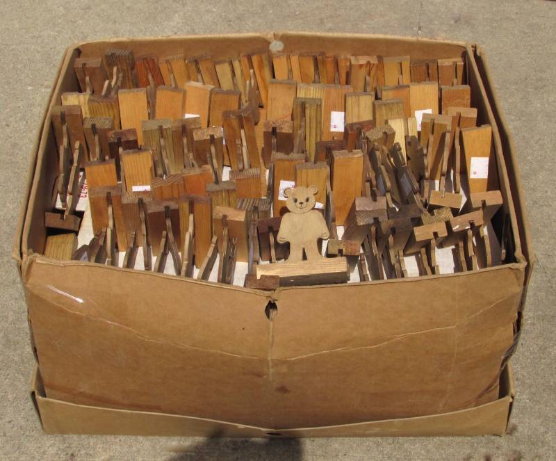 lot 33 image: Huge Lot of Vintage 1980s Angie Sinclair Wood Craft Bears