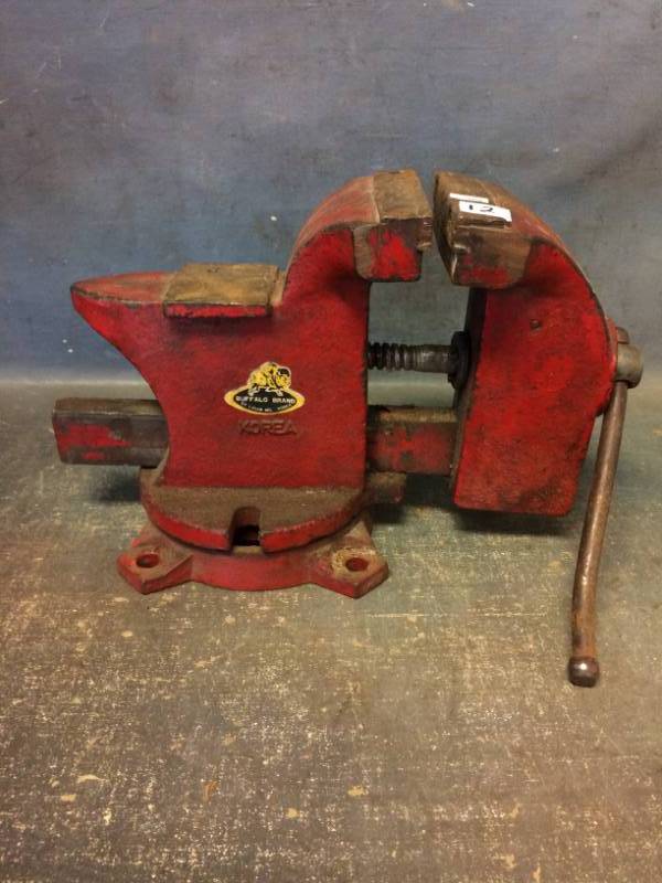 lot 12 image: Bench Vise