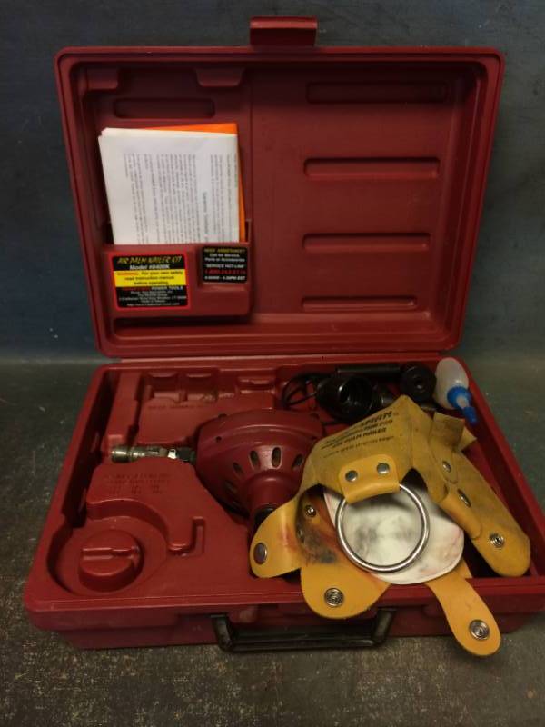 lot 20 image: Air Palm Nailer Kit