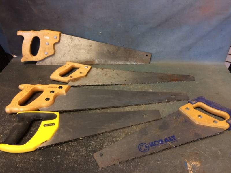 lot 25 image: Handsaws