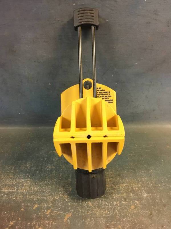 lot 35 image: Portable Vise