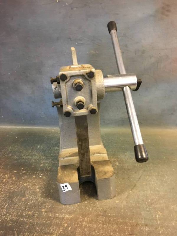 lot 39 image: Press