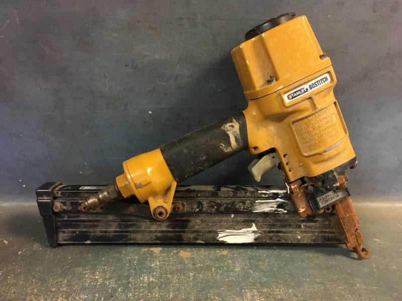 lot 44 image: Pneumatic Finish Nailer