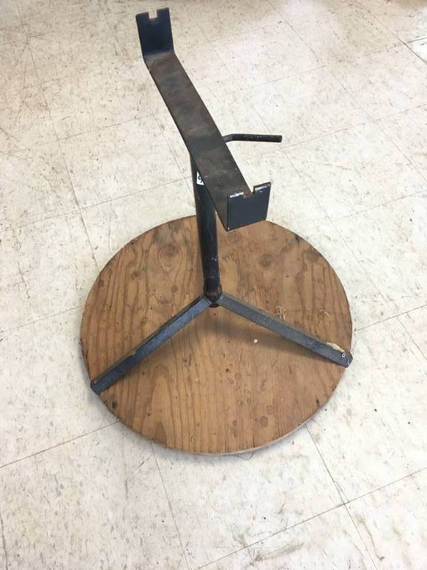 lot 48 image: Metal Stand