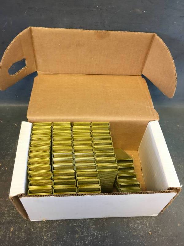 lot 71 image: 16 Gauge Staples