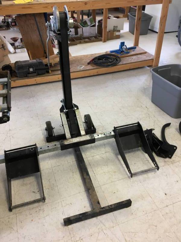 lot 74 image: Lawnmower Lift