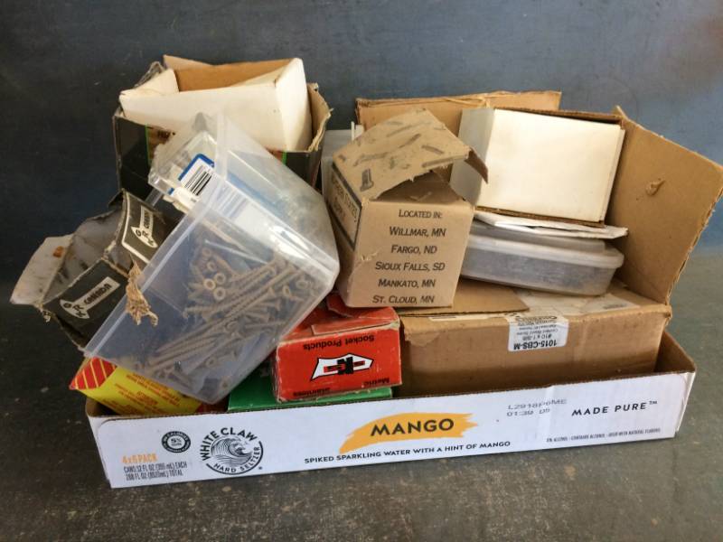 lot 95 image: Assorted Screws