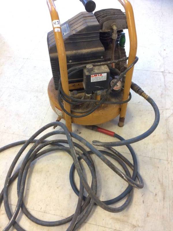 lot 43 image: Bostich Air Compressor
