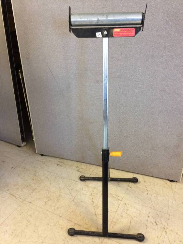 lot 99 image: Ball Bearing Roller Stand