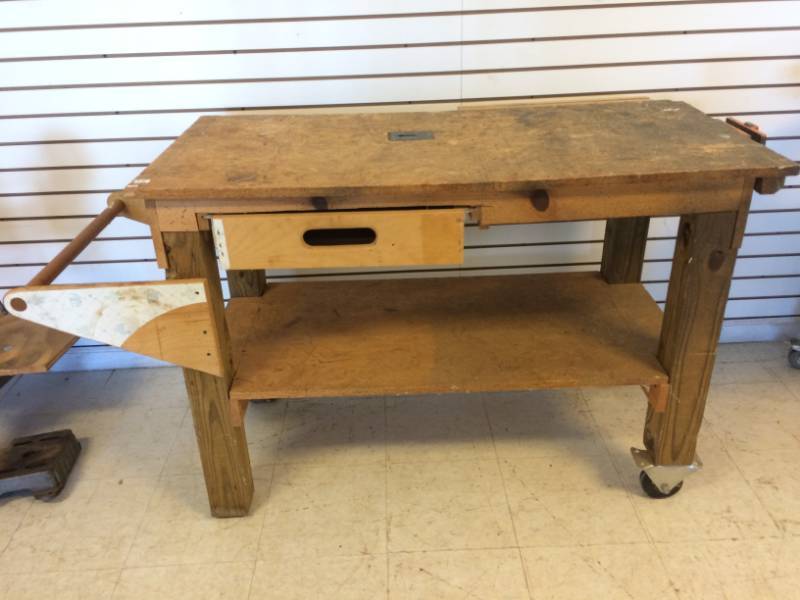 lot 28 image: Mobile Work Table