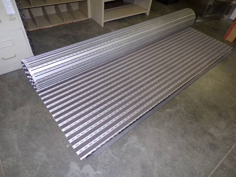 lot 7 image: Aluminum Entry Mat