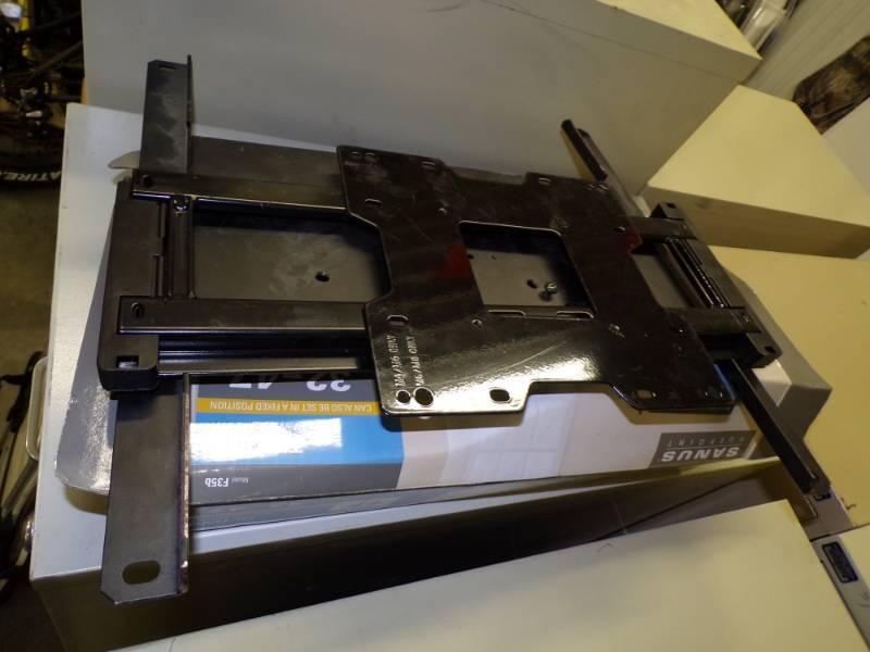 lot 8 image: TV Mount