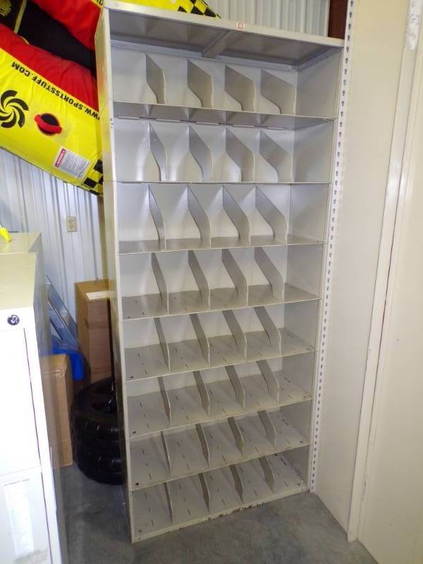 lot 15 image: Metal Shelf