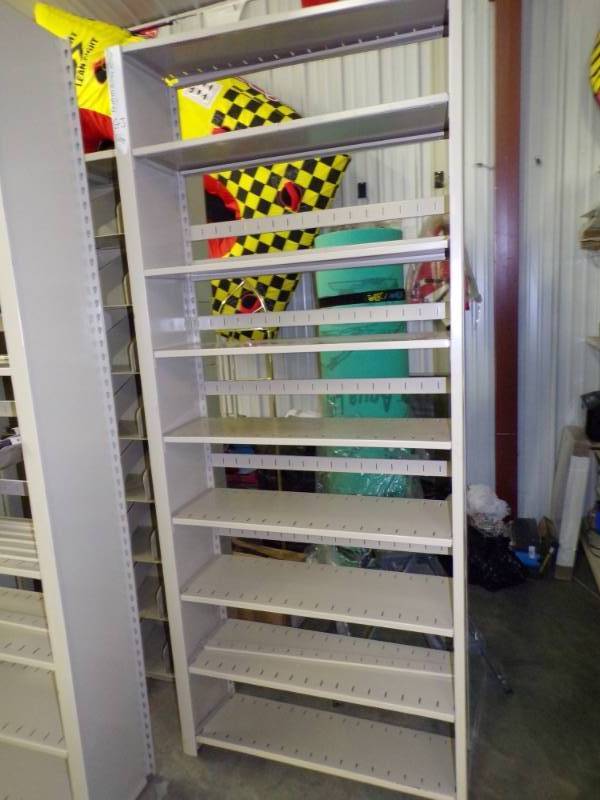 lot 17 image: Metal Shelf