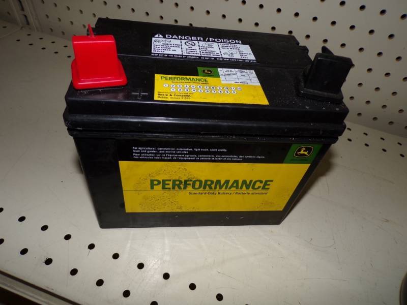 lot 29 image: John Deere Lawn Mower Battery   Unused