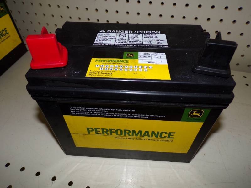 lot 30 image: John Deere Lawn Mower Battery   Unused