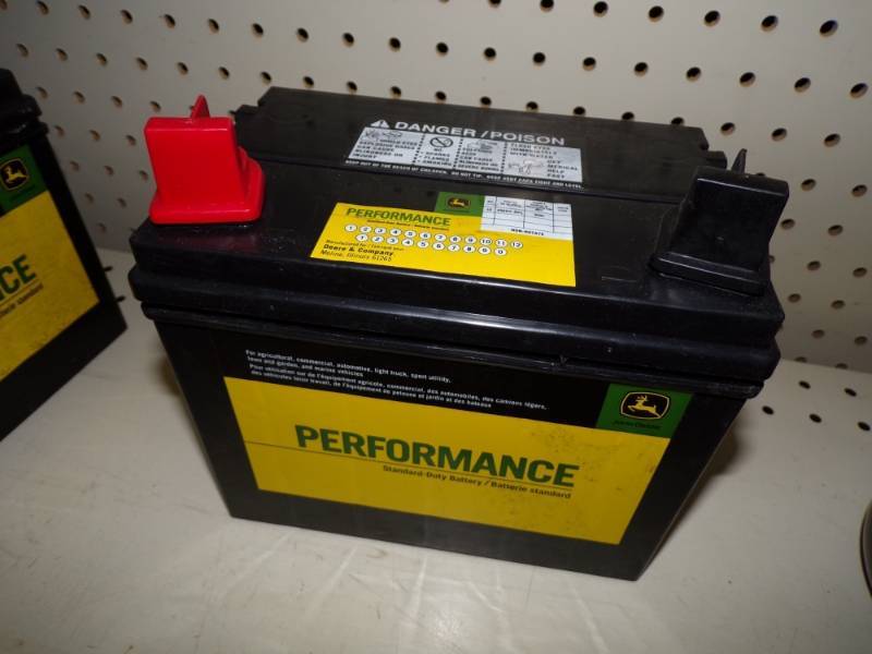 lot 32 image: John Deere Lawn Mower Battery   Unused