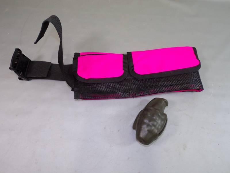 lot 60 image: Diving Belt 4 pocket and diving weight
