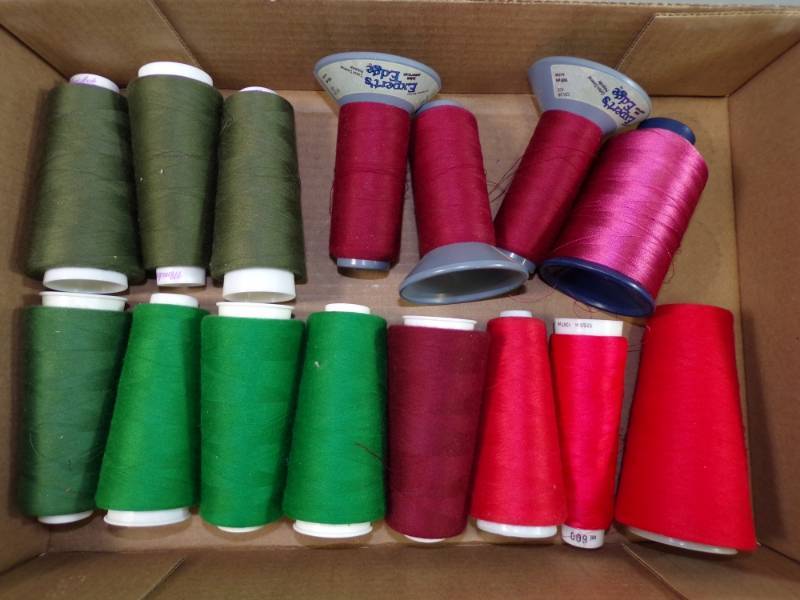 lot 62 image: Flat of Reds and Greens Threads A & E, Coats and Clarks etc