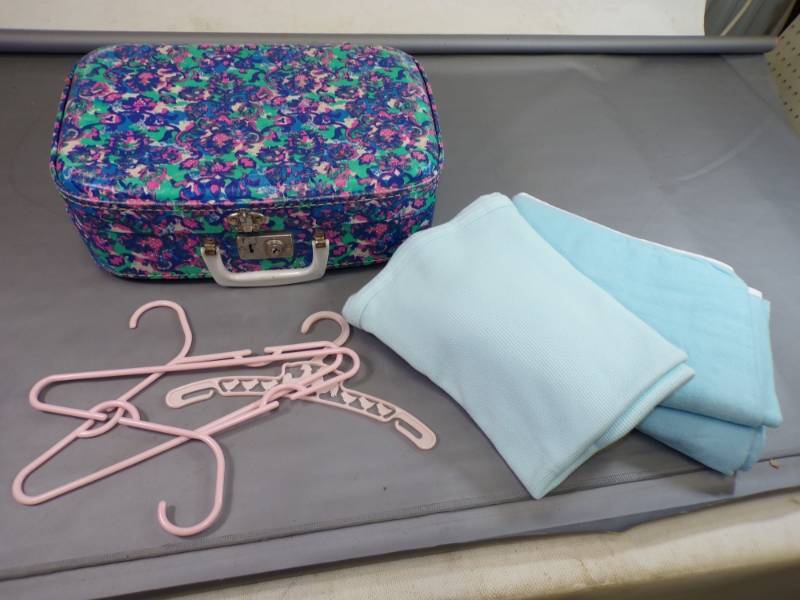 lot 80 image: 1970s Suitcase, Childs hangers and blankets